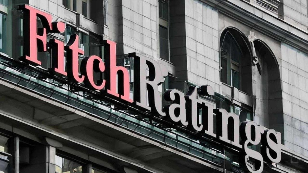 Fitch’in not indirimi Fransa’nın yeni hükümeti üzerinde baskıyı artırıyor